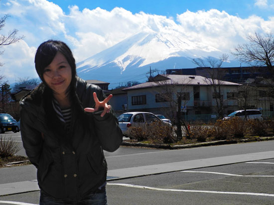 Chibi in front of Mount Fuji