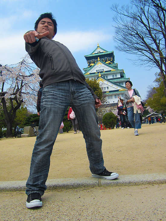 Super extreme osaka caslte pose