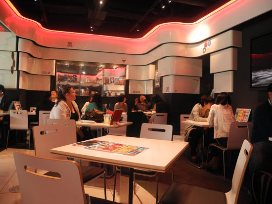 Gundam Cafe tables